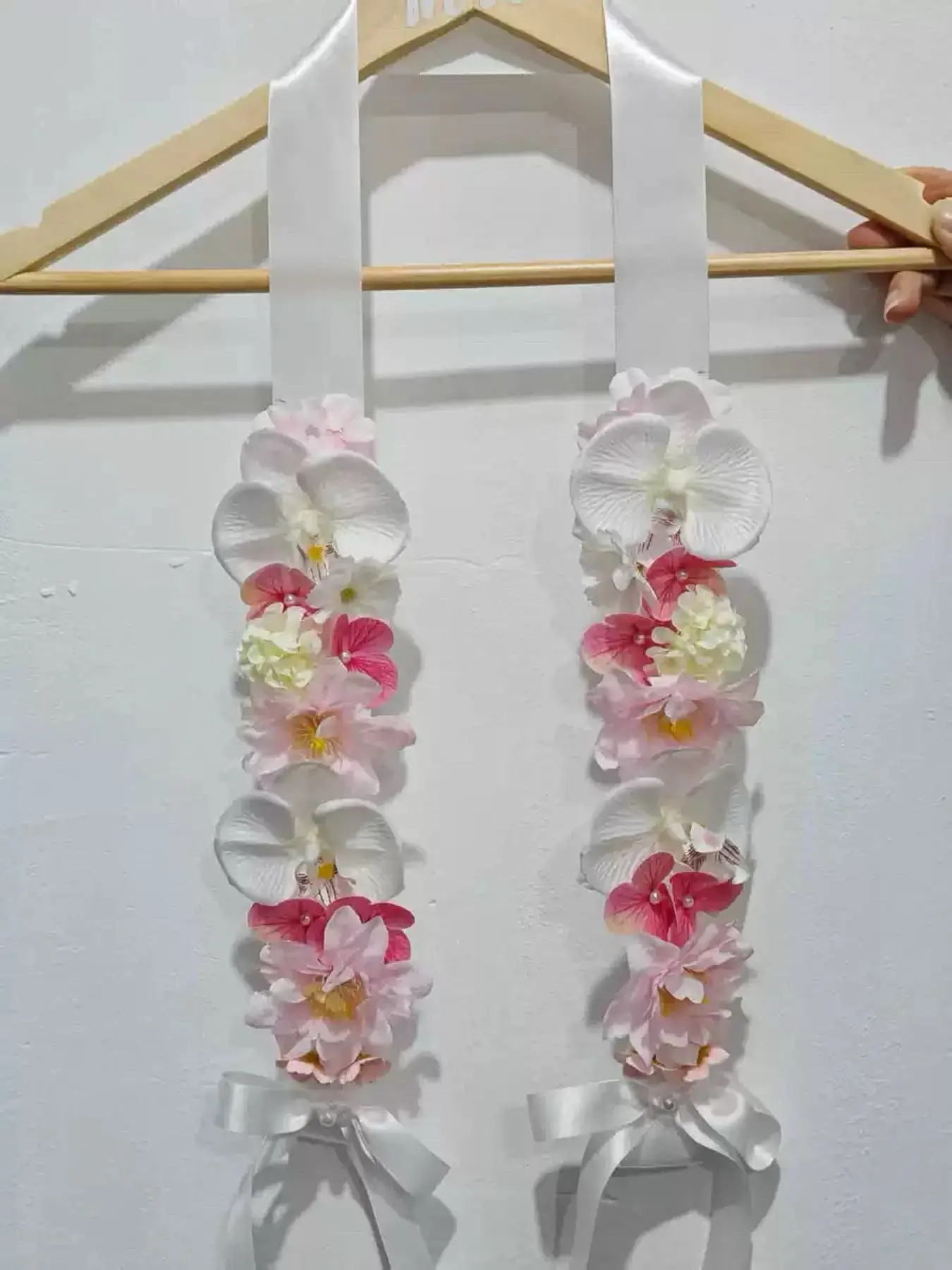 Hawaiian Tropical Orchid Mixed Artificial Flower Lei, Classic Graduate Party Decoration, Perfect for Celebrations & Gifts