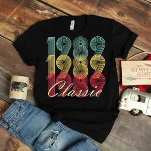 GILDAN Vintage 1989 Crewneck T-shirt for Men - Soft Cotton Screen Print Short Sleeve Casual Top - Fabric Menswear