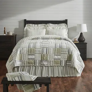 Finders Keepers California/Luxury King Quilt 124Wx115L