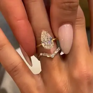 Maxine CZ 4.0ct Pear Cut 2PC Golden Engagement Ring Set, Bridal Ring Set In Sterling Silver, 5A Cubic Zirconia Women's Ring Jewelry,Wedding Ring Set for Daily,Travel,Proposal,Birthday,Anniversary