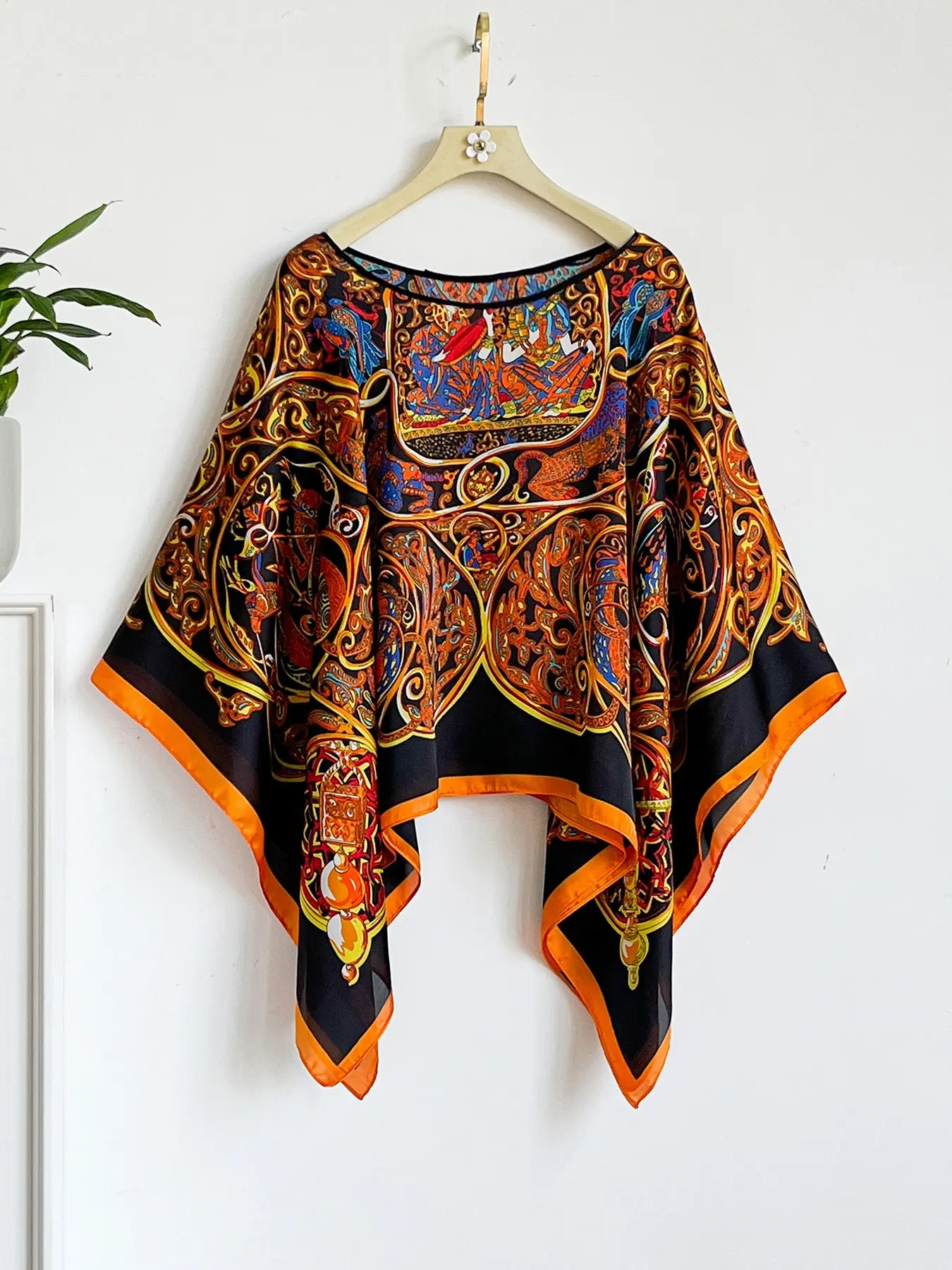 French Luxurious Baroque Pattern Silk Feel Shawl, Windproof Feature Sandproof Soft Scarf Wrap, Fashionable Versatile Style for All Seasons
