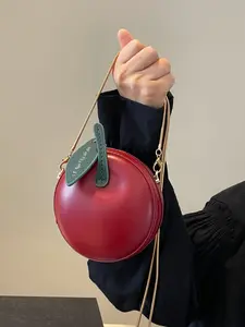 Creative and cute three-dimensional tomato shoulder crossbody bag, childlike fruit and vegetable style mini shoulder crossbody bag, niche design fashionable shoulder accessory bag, suitable for matching, accessories and other scenes.