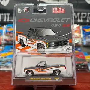 M2 Machines MiJo Exclusives 1992 Chevrolet C1500 SS 454