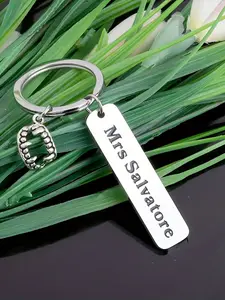 1/20pcs Stainless Steel Vampire Fang Keychain - "Mrs. Salvatore" Engraved, Funky Gothic Style with Heart Charm, Ideal Halloween Gift for Fans
