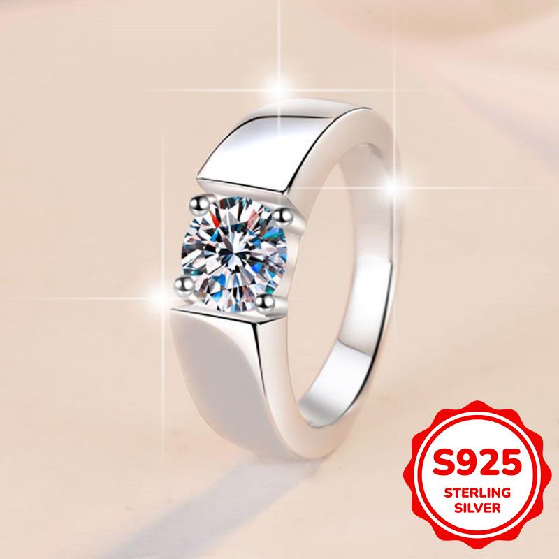 925 sterling silver inset shiny synthetic zircon ring for both men and women can wear a high-grade ring to send lovers about  grams