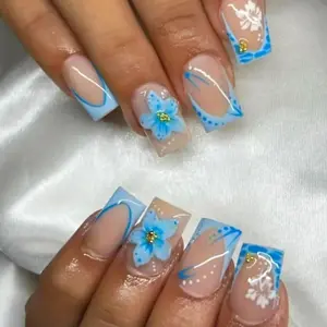 24Pcs Blue Flower Press on Nails Short Square French Tip Fake Nails with Gold Rhinestones Flower Core Design Spring Summer False Nails Cute Stick on Nails Full Cover Artificial Glue on Nails for Women