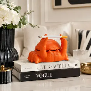 Resin Crab-Shaped Ashtray with Lid - Windproof Home Decor Statue, Christmas Tabletop Decoration for Indoor/Outdoor Patios, Unique Gift for Men, Sports Event Souvenir