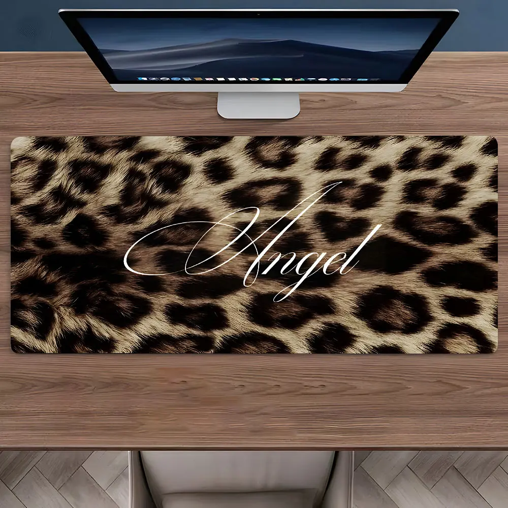 Angel Letter Leopard Print Gaming Mouse Pad, Non-Slip Rubber Base Office Desk Mat, Design Table Mat for Makeup Desk, Computer Accessories, Gift for Young Girls, Gaming Desk Accessory, Desktop Accessories