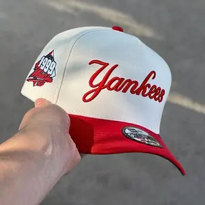 New Era Yankees Red White 9FORTY Baseball Cap Modern Street Style, Purple Undervisor With Bold Logo Gorra De Béisbol Para Hombre