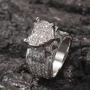 Heart Statement Ring - Elegant Heart-Shaped Design with Sparkling Stones for Women's Fashion Jewelry