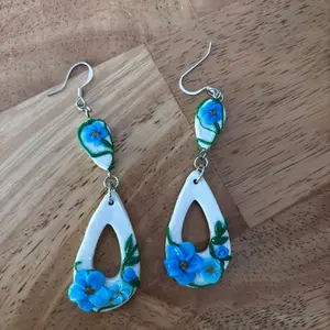 Blue Paradise Earrings with Floral Design and Teardrop Shape