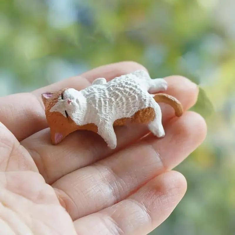 A set of 5 cute cat figurines, car dashboard decorations, cartoon mini decorations, suitable for decoration on cars, refrigerators, tabletops, computers and monitors, Car Desktop Decor, Car Ornament