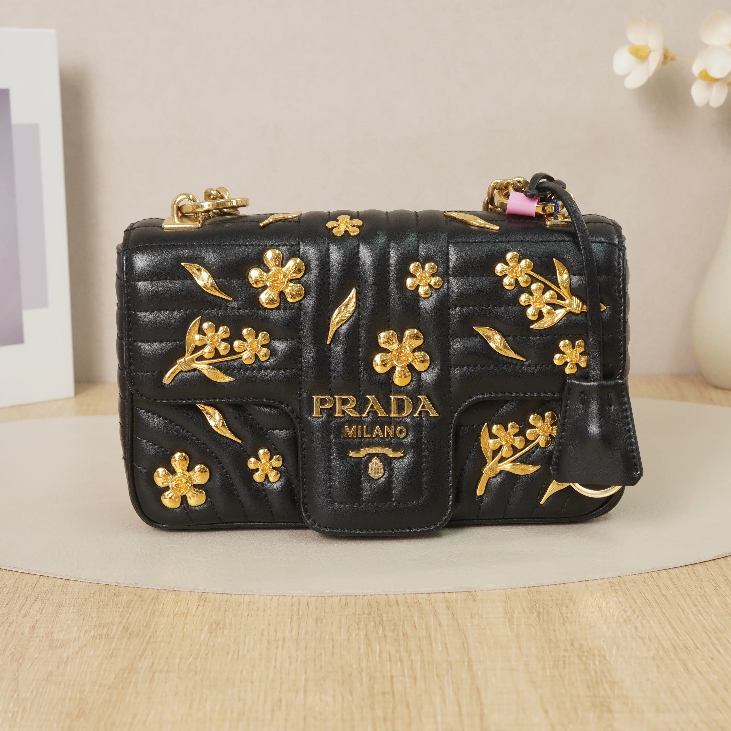 Pre-owned PRADA Cowhide Shoulder Bags Diagramme Floral Appliqué Black Leather Chain Shoulder Bag D8060418