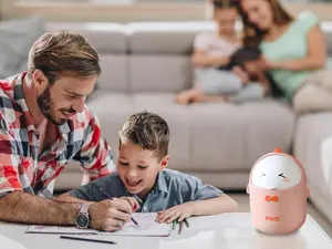 SURUIHK Cute Duck-Shaped Desktop Trash Can with Flip Lid, 2L Capacity, Pink Plastic Wastebasket for Home Office Kids Room, 90 Trash Bags Included, Lightweight & Durable Mini Garbage Bin