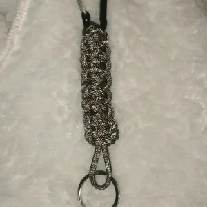 paracord keychain