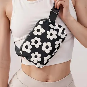 Black Background White Flower Print Fashion Strap Bag Adjustable Lightweight Sport Waist Pack for Travel Zipper Fanny Pack