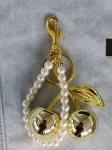 1pc GOLD Chic Cherry & Pearl Keychain With Sparkling Resin Pendant - Alloy, Customizable C-Hook Closure For Women's Wallets & Bags ,Ideal Gift For Family, Friends, And Couples Valentine's Day Gift