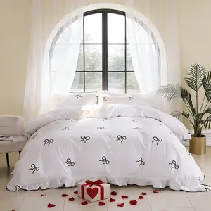 French Romantic Bow-Edge Printed Duvet Cover Set, Includes 1 Duvet Cover & 2 Pillowcases, No Insert Soft Fabric for Bedroom & Dorm Decor, Perfect Valentine's Gift