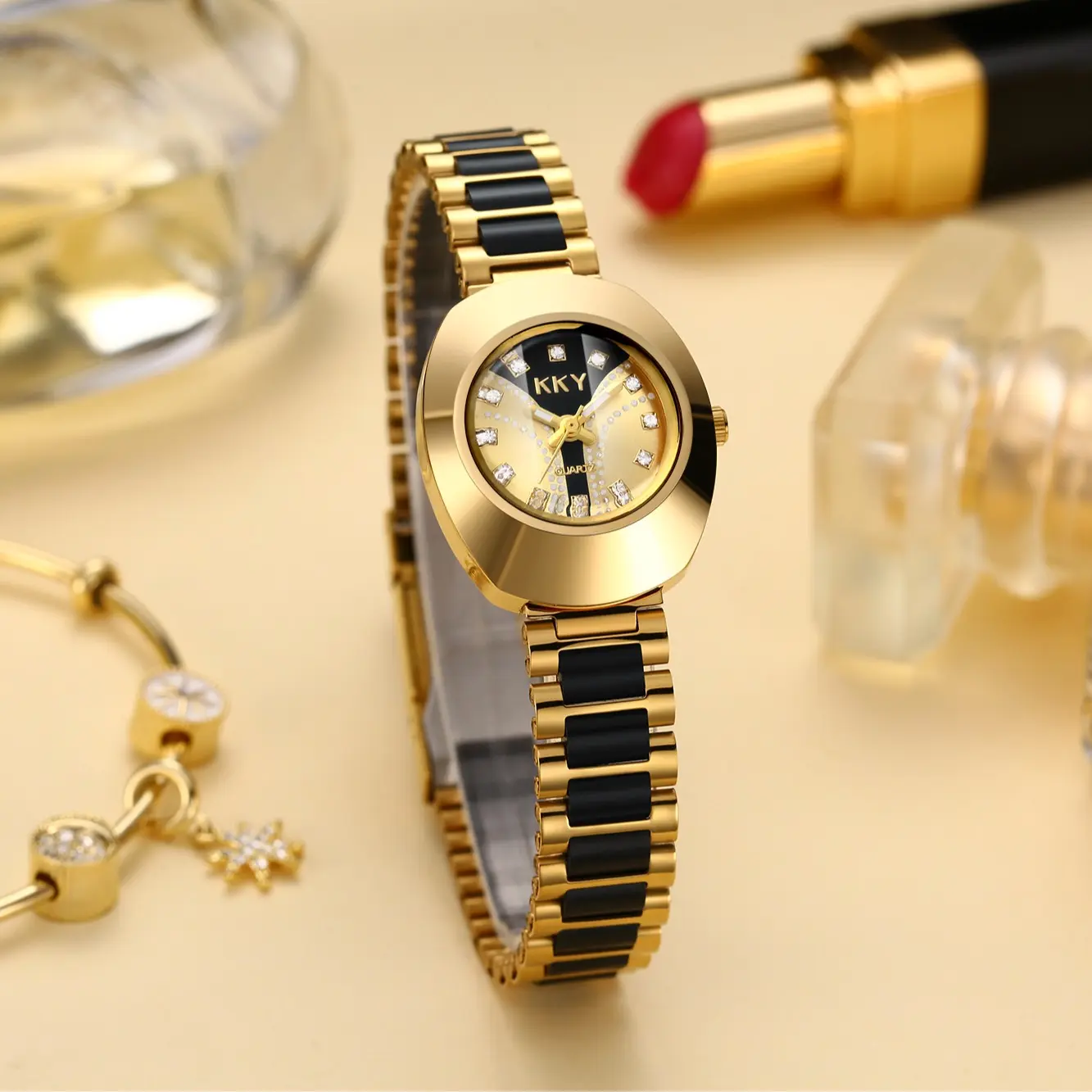 Luxury original gold quartz watch with gold strap, diamond bezel and decorative dial - elegant stainless steel watch for men and women with quartz movement, an elegant gift for men and women