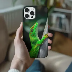 Green Gecko Lizard Phone Case – Vibrant Tropical Reptile Design for iPhone