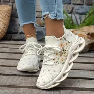 Women’s White Floral Running Shoes – Lightweight Breathable Mesh Sneakers, Casual Sport Shoes for Walking, Gym & Travel, Comfortable Lace-Up Trainers with Air Cushion Sole, Stylish Spring Design
