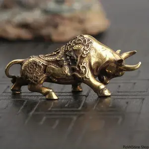 Brass Bull Figurine Lucky Animal Statue Copper Sculpture Feng Shui Decor Mini Ornament for Home Office Desk Display Decorative Craft Gift