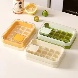 Zero-touch water-filling press-type ice cube mold with lid, easy to store and demold.