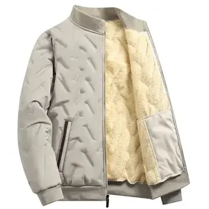 Men’s apricot lamb wool jacket—an autumn–winter outdoor warm coat with an elastic stand-up collar, padded with cotton and made from polyester fabric, featuring a fleece lining and zip closure, suitable for casual sports and long sleeves.