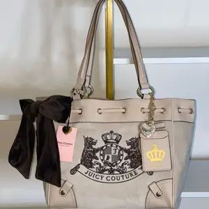 Juicy Couture Scottie Daydreamer Handbag - Authentic Brand New with Tags Nude Tote with Bow Detail Juicy Couture Scottie Daydreamer Handbag - Authentic Brand New with Tags Nude Tote with Bow Detail