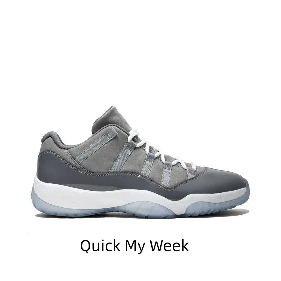 Comfort vintage low-top trainers made of soft suede material. Consistent grey shoelaces, stable cushion fits city walking, dating trips and fashion content shooting.