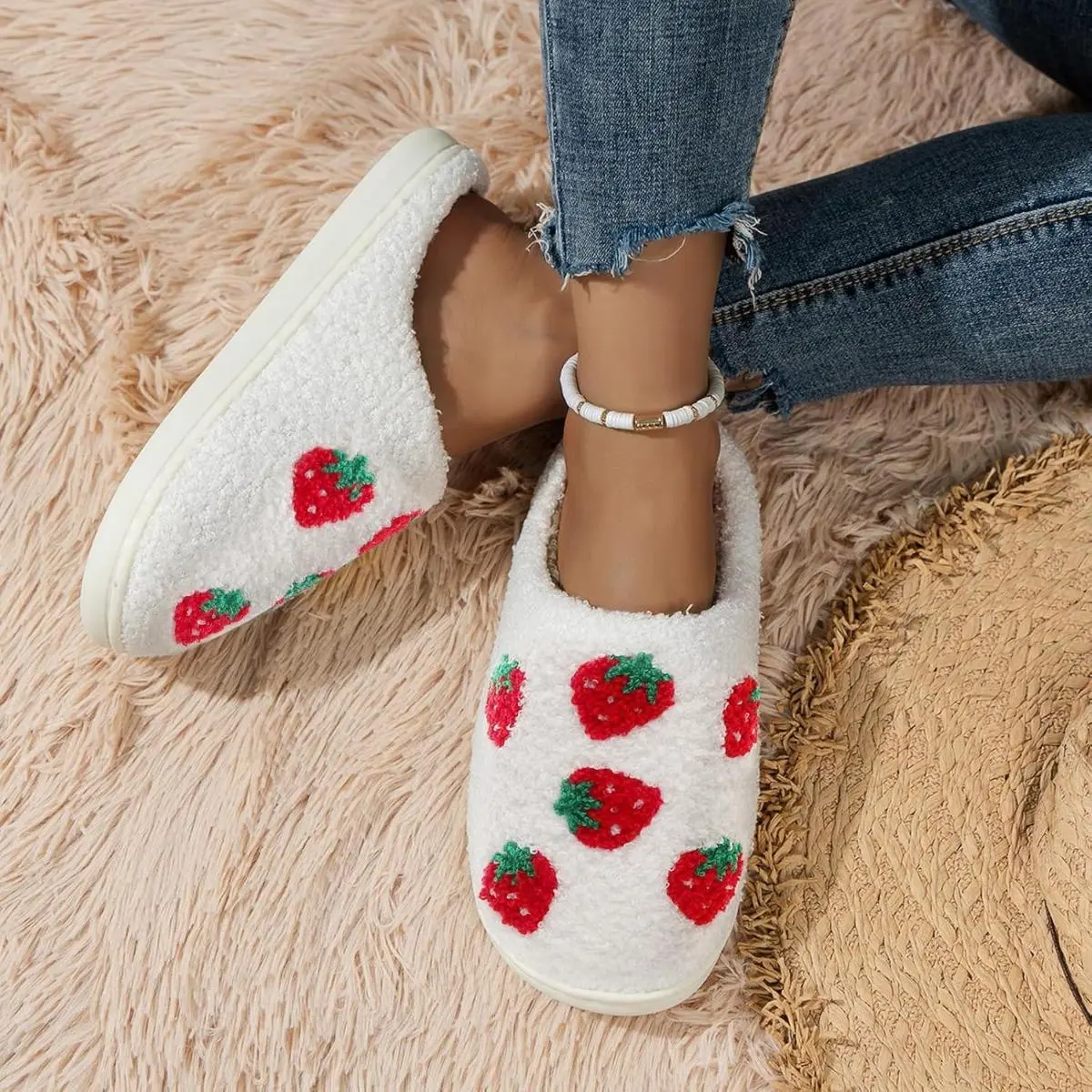 Women's Strawberry Pattern Warm Faux Plush Fleece Lined Ankle-Covering House Slippers - Non-Slip, Vibrant Fruit Embroidery, D-Strawberry Shoe, Warm House Slippers, Footwear, Classic, Bedroom Slide Slippers