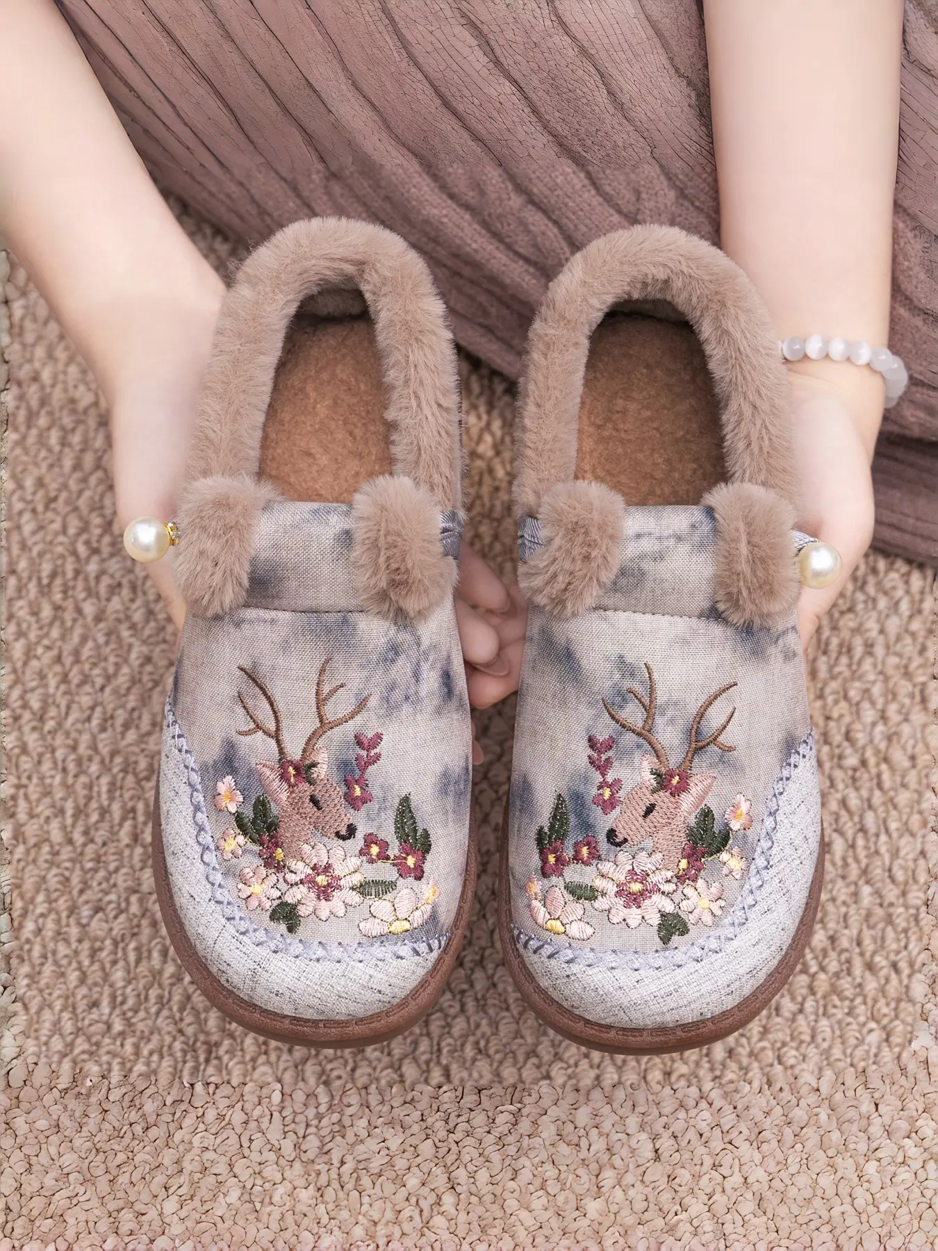 Cotton shoes for women in winter with added velvet and thickened old Beijing cloth shoes, Chinese style deer flower cotton boots, widened thick soled mother's shoes, Walking Shoes Footwear Slipon Slip Ins Shoes