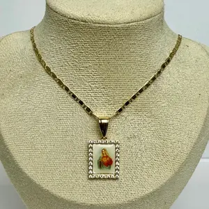 A49. Virgin Mary & Saints Collection. Accesorio para mujer  Elegant and timeless