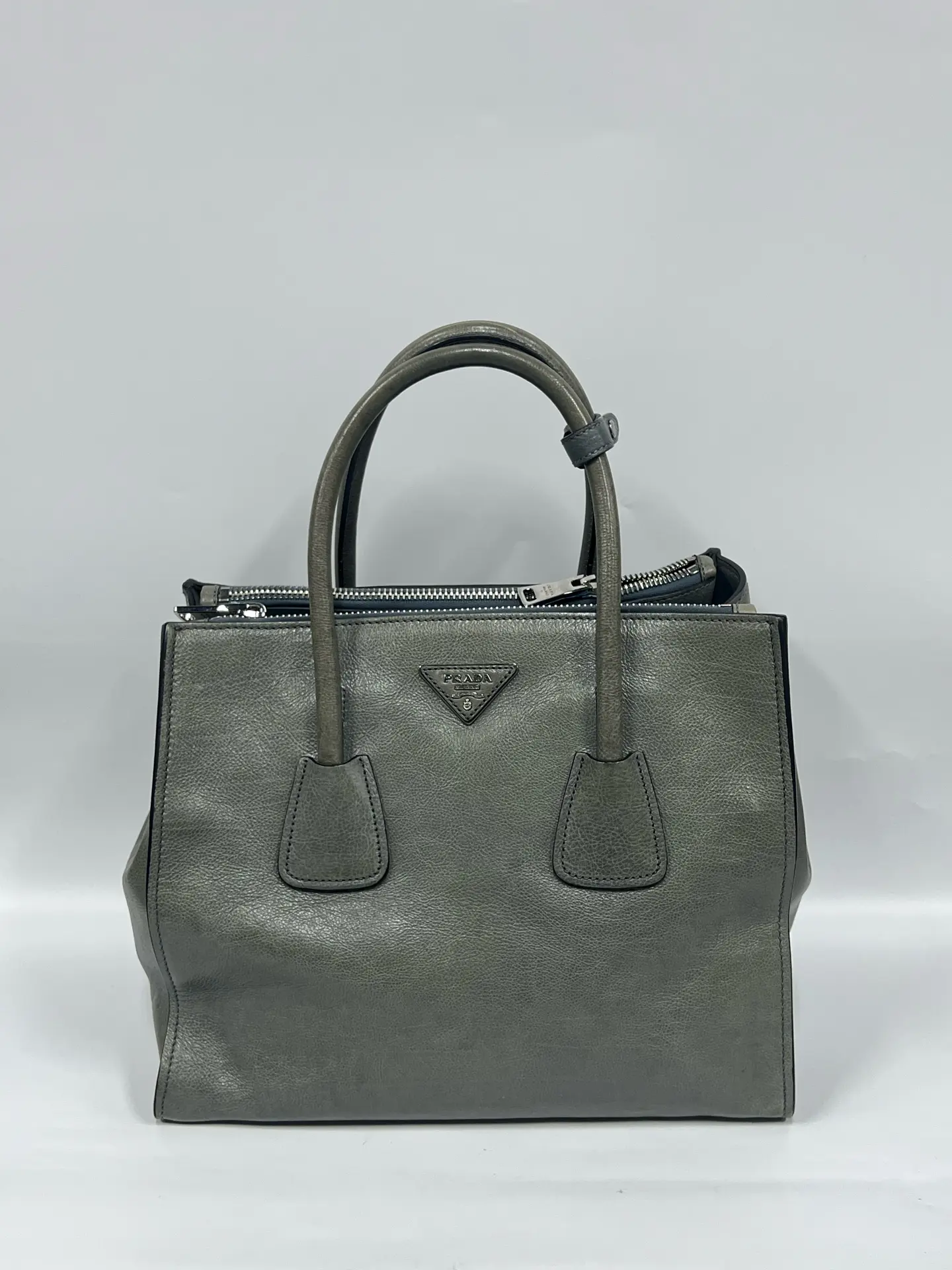 Pre-owned PRADA Bat shaped teal handbag（SZ 16706 ）