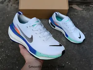 Comfort-first athletic shoes suit all-day urban commutes, soft interior lining removes foot soreness created by lengthy walking transfers between subway stations and office premises