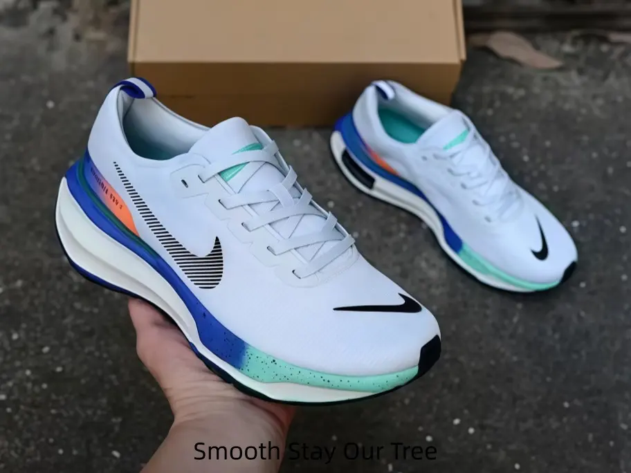 Comfort-first athletic shoes suit all-day urban commutes, soft interior lining removes foot soreness created by lengthy walking transfers between subway stations and office premises