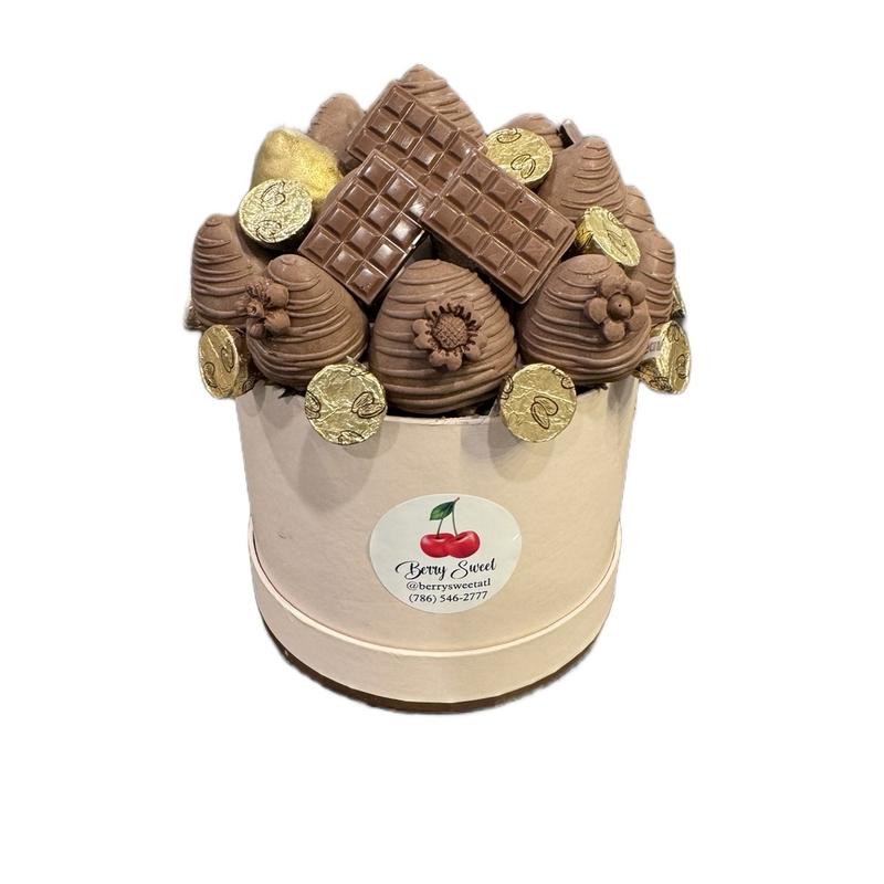 Marcy.  Arreglo a base de fresas decoradas con chocolate, para toda ocasión.  Contamos con diferentes size: small, mediano  y large .