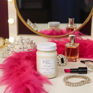 Diva (type) Candle