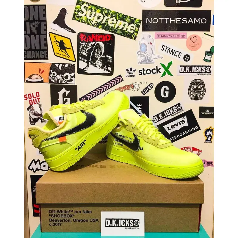 Fluorescent Green Mesh Suede Patch Low Top Sneakers Black Stitch Swoosh Letter Print Air Cushion Shoes For Men Women Couple Daily Footwear