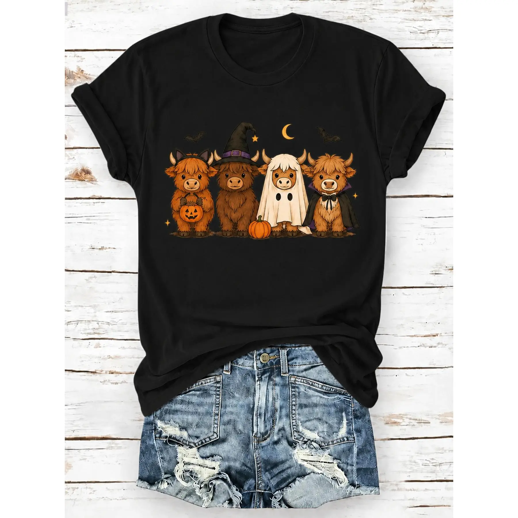 Halloween Highland Cow Graphic T-shirt, Cute Farm Animal Costume Print Top, Short Sleeve Casual Tee, Round Neck Holiday Apparel, Fun Fall Season Graphic Tee, Festive Party Wear, Comfortable Everyday Top, Relaxed Fit Shirt, Unisex Style