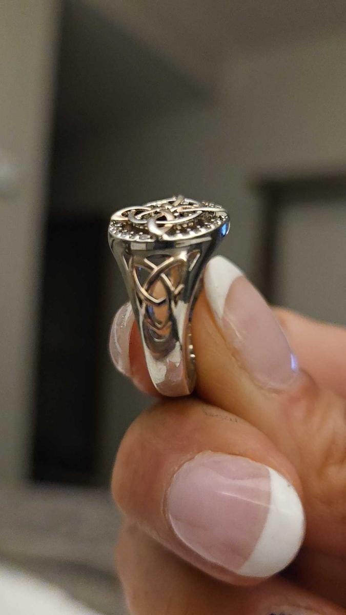 Item: Witch's Knot Ring, 8