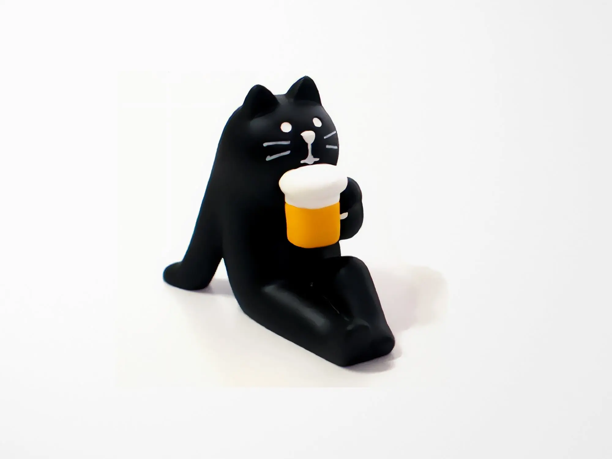 Concombre Figurine Cat Drinking Beer