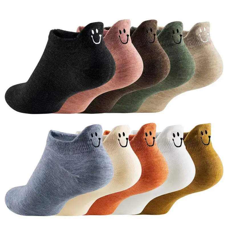 Randomly included 1 pair of cartoon couple boat socks with funny expressions on the heels, embroidered Sesame Street short socks for men and women