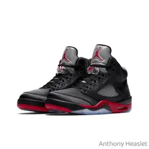 Retro Sports Shoes with Satin Finish Black & Red Color Scheme Durable Versatile Casual Retro Appeal for Multiple Occasions Elegant Design