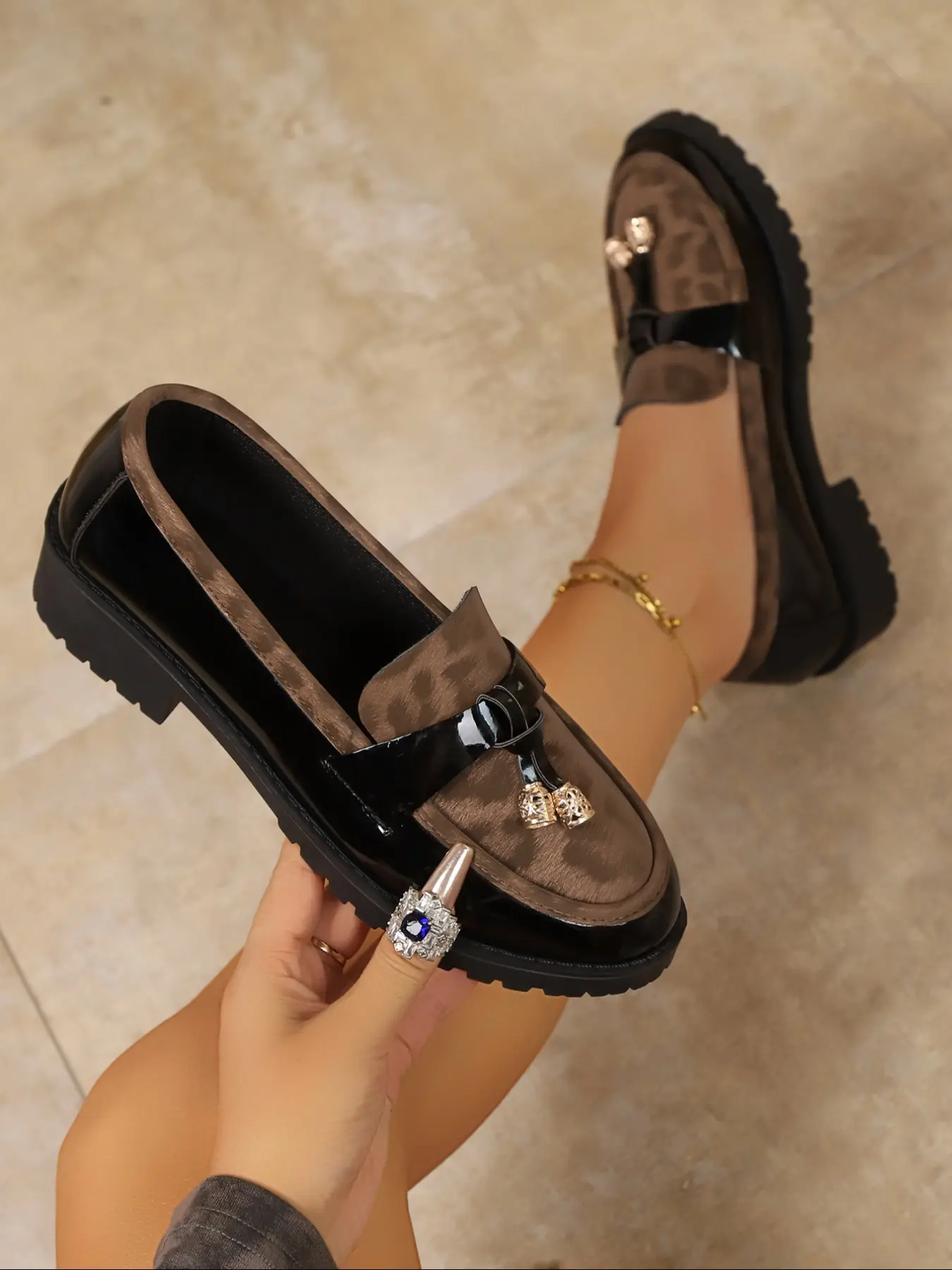 Women's Vintage Leopard Print Round Toe Loafers, British Style Thick Sole Leather Shoes, Metal Fringe Slip-On Single Shoe, Versatile Commuter Casual Shoes, British Fashion Shoes, Flats