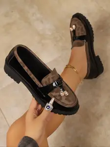 Women's Vintage Leopard Print Loafers, British Style Thick Sole Leather Shoes, Metal Fringe Slip-On Single Shoe, Versatile Commuter Casual Shoes