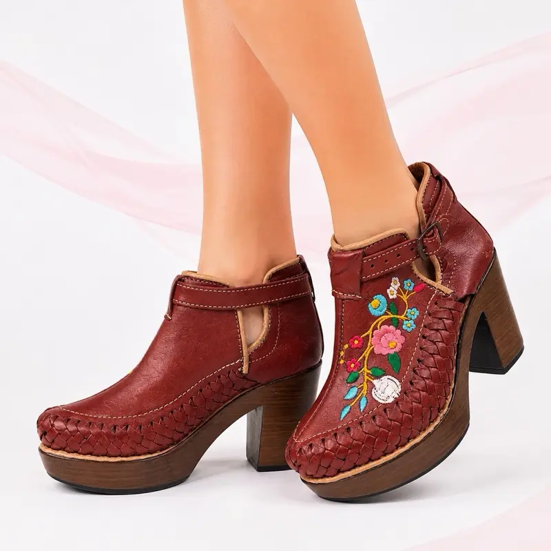 Bota de piel vino bordada - bota artesanal hecha en México - bota Mexicana - mexican boots - artesanía mexicana - hecho en México