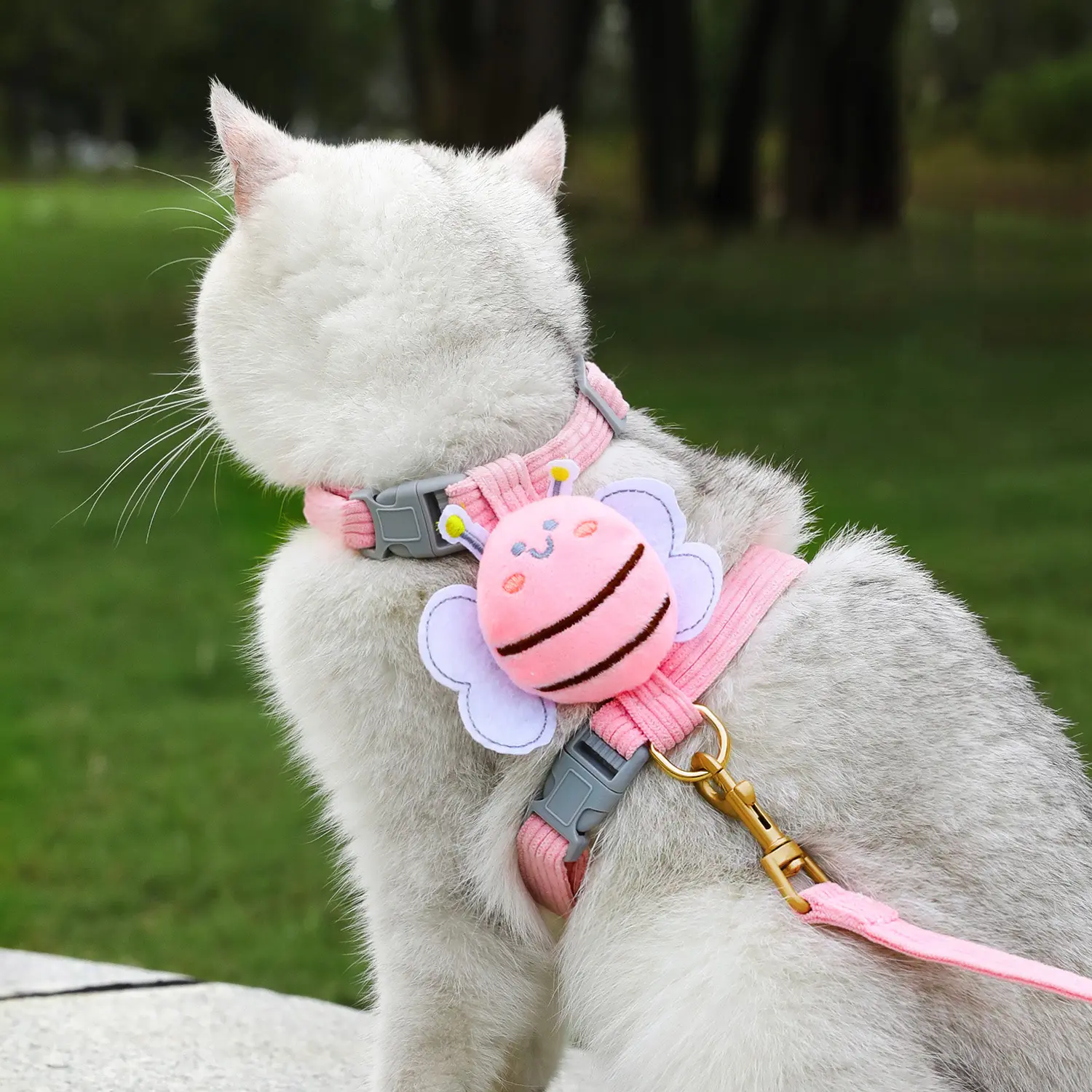 Cute Cat Bee Adjustable Safety Harness & Leash Set - Anti-Escape, Soft Fabric, Lightweight, Sturdy Lock, Stress-Free for Safe Walks (Set Includes Harness & Leash) for Small/Medium Cats