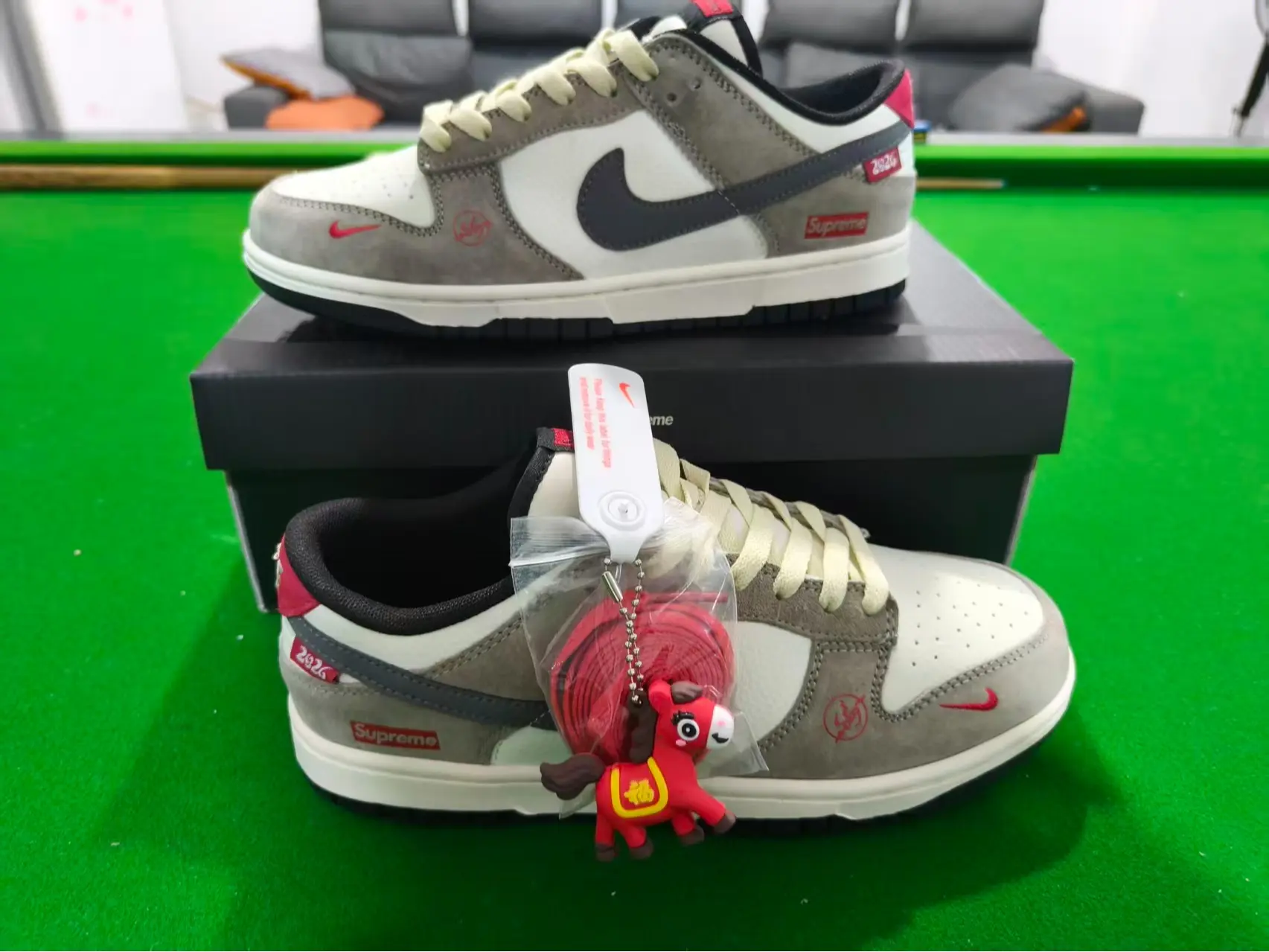 Grey White Red Suede Patchwork Low Top Skate Sneakers For Men Women, Trendy Streetwear Casual Walking Shoes, Non Slip Cushioned Daily Fashion Footwear With Decor Pendant .