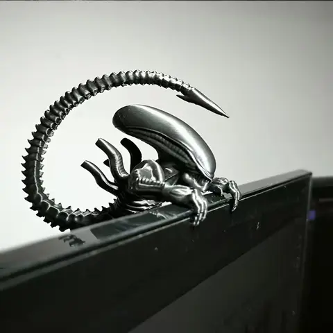 Alien Xenomorph Figure Monitor Top Decoration, Decorative Statues, Creative Desk Ornament for Gaming Room, Office Desktop PVC Collectible